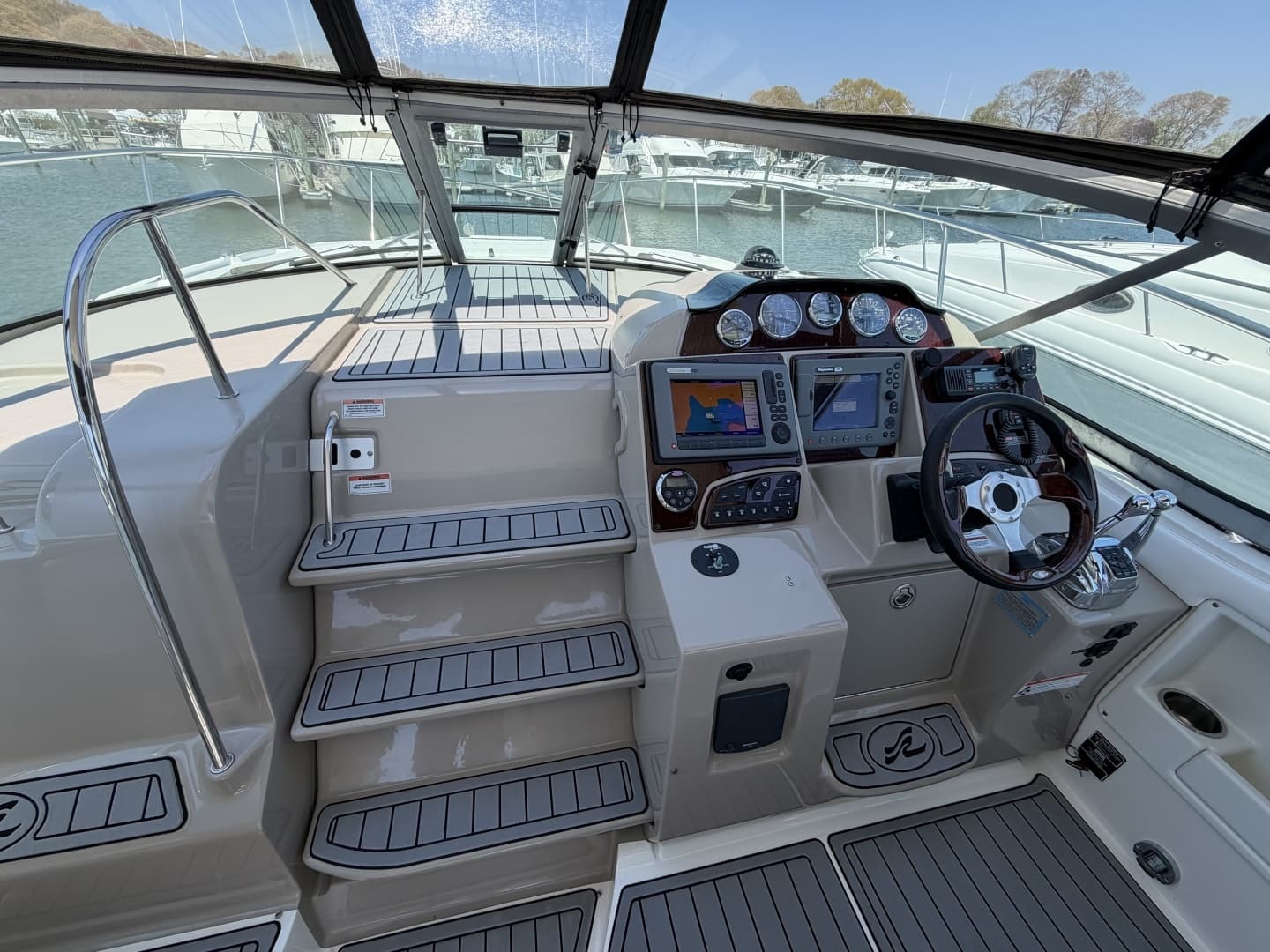 2008 Sea Ray 330 Sundancer - Image 8
