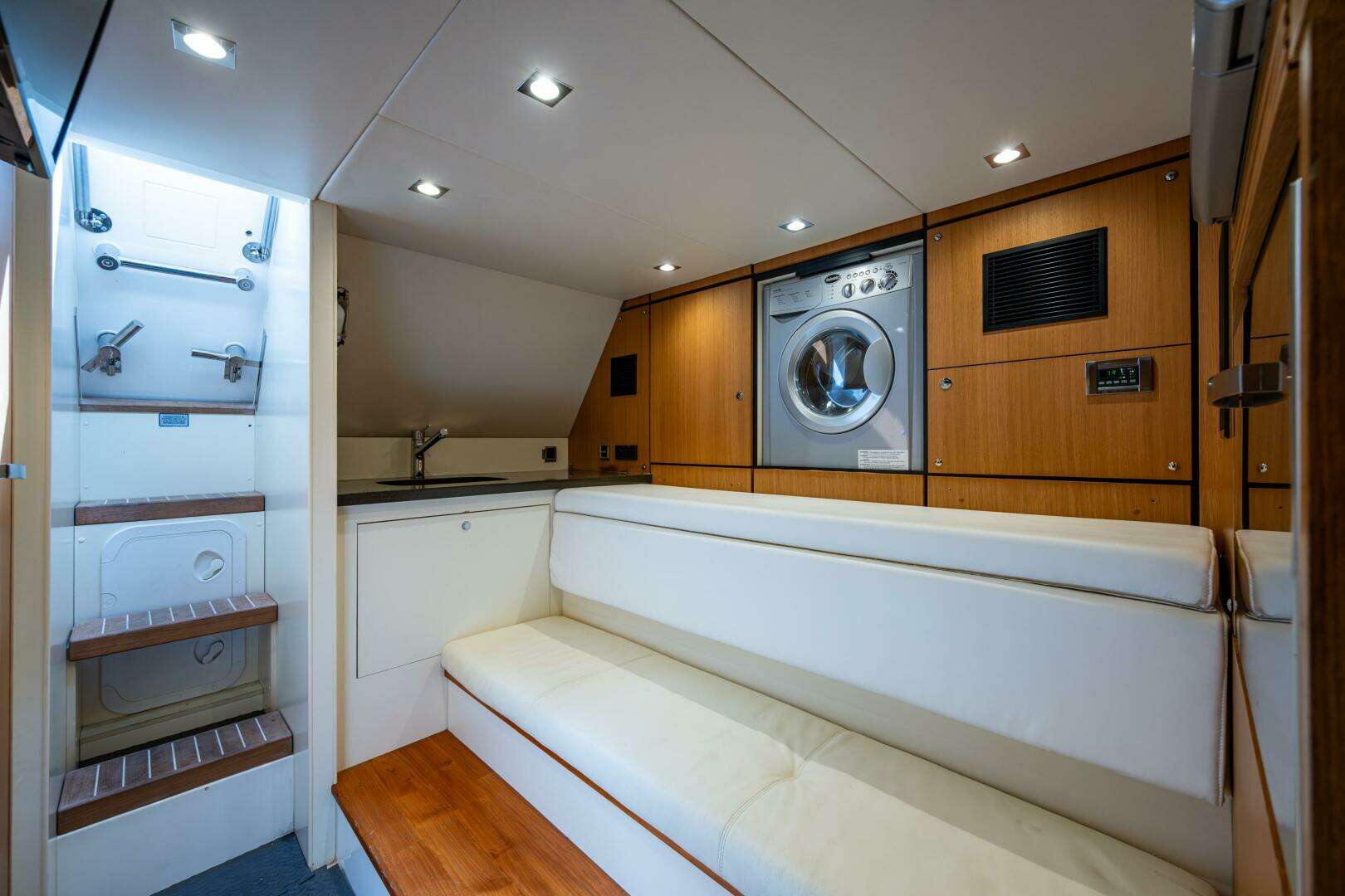 2015 Fairline 78 Squadron - Image 25