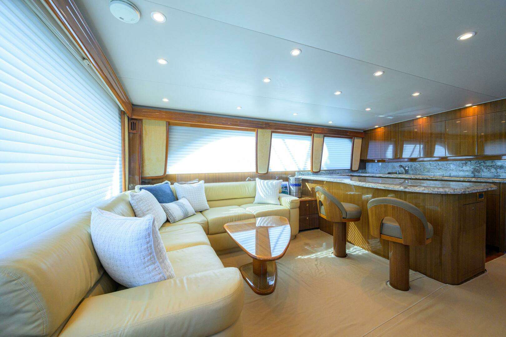 2007 Viking 64 Convertible - Image 13