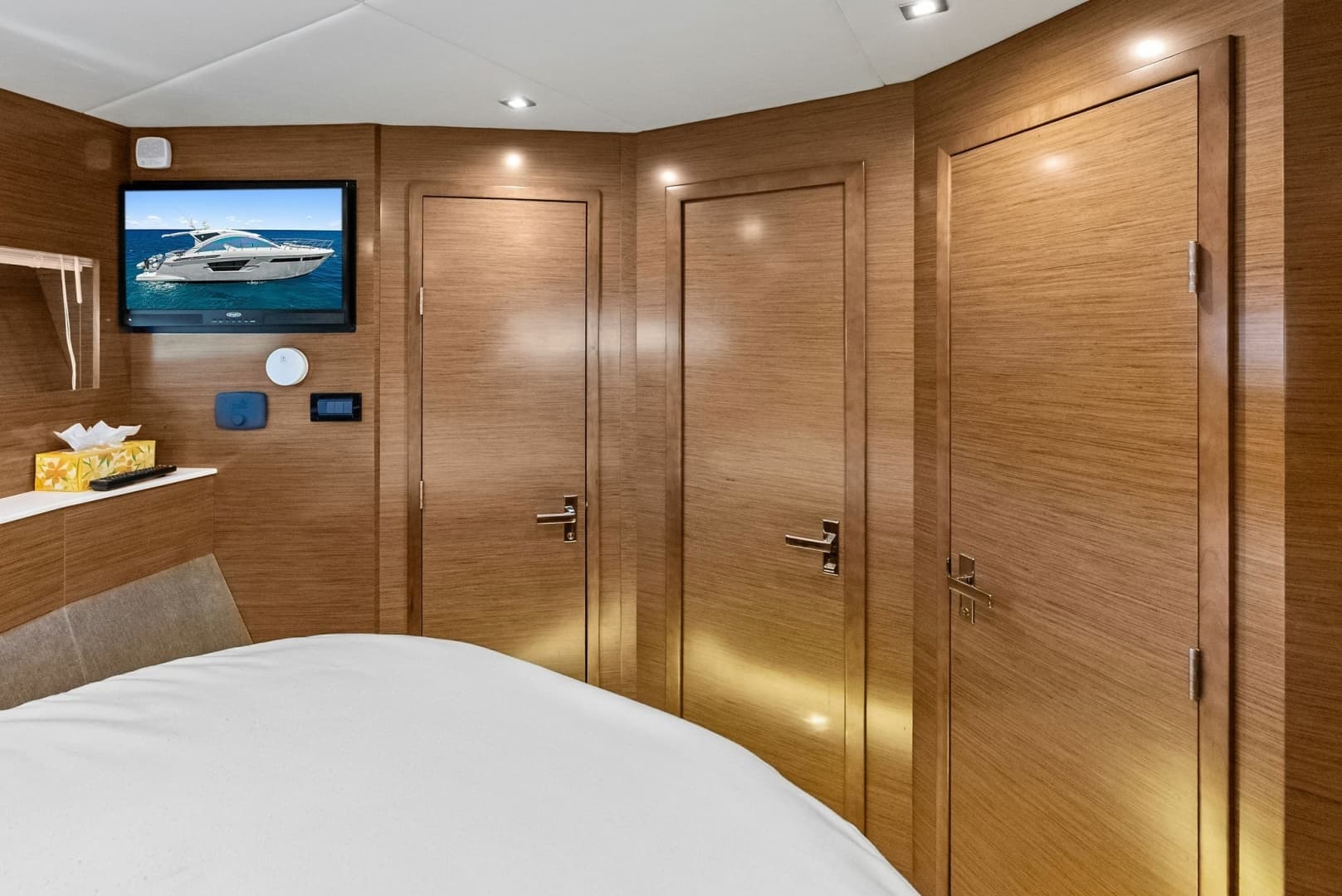 2019 Cruisers Yachts 54 Cantius - Image 52