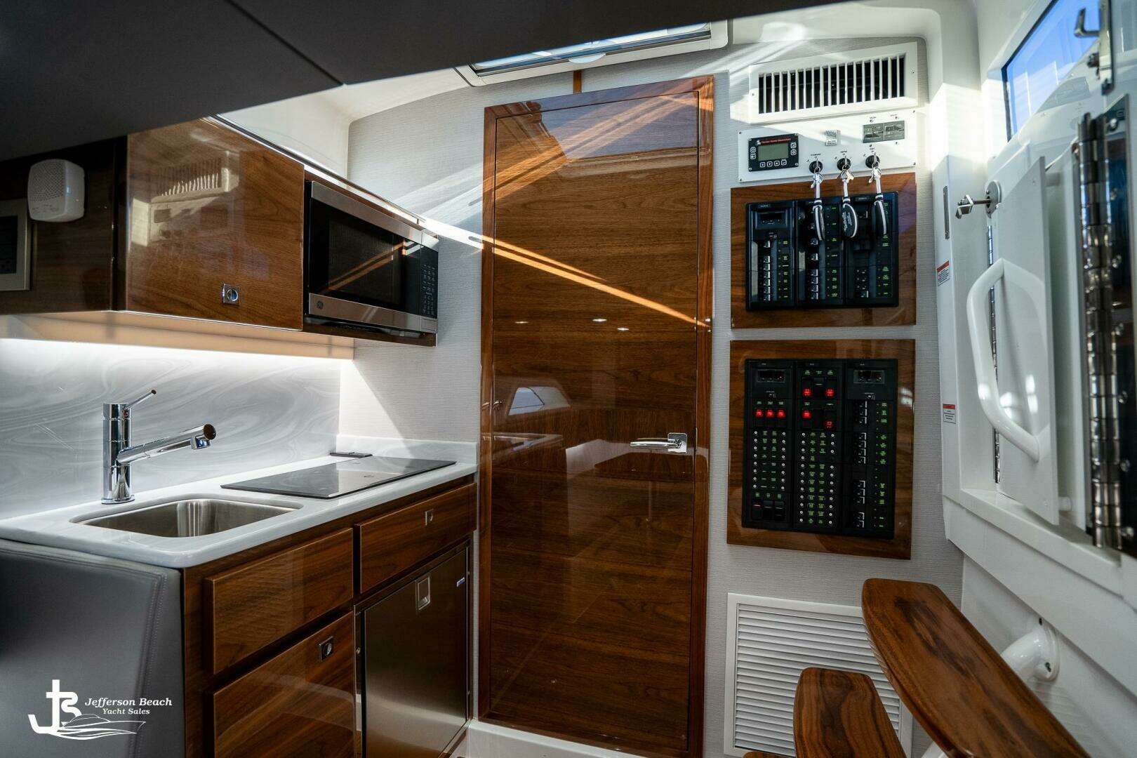 2025 Valhalla Boatworks V-46 - Image 36