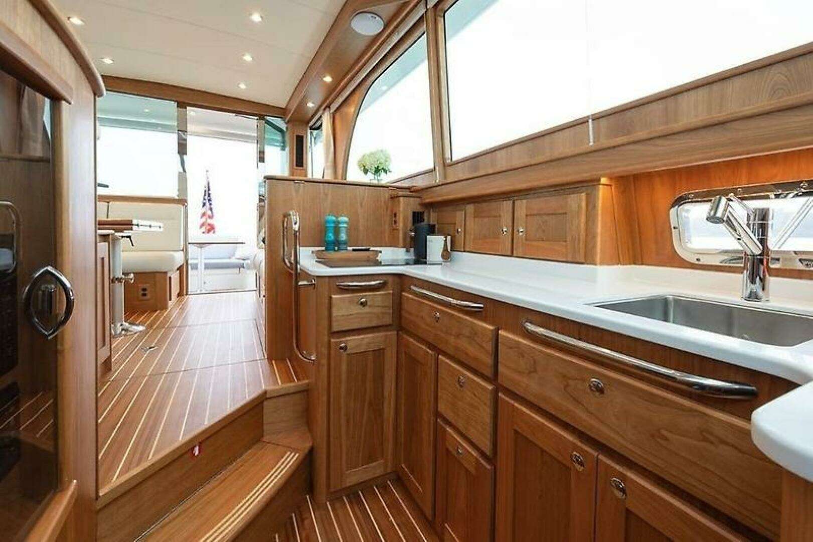 2027 Sabre 45 Salon Express - Image 5