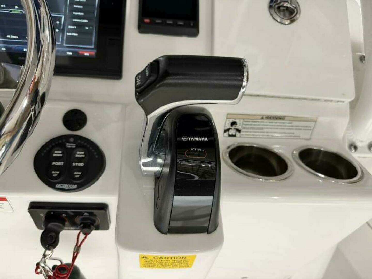 2016 Everglades 230 Center Console - Image 35