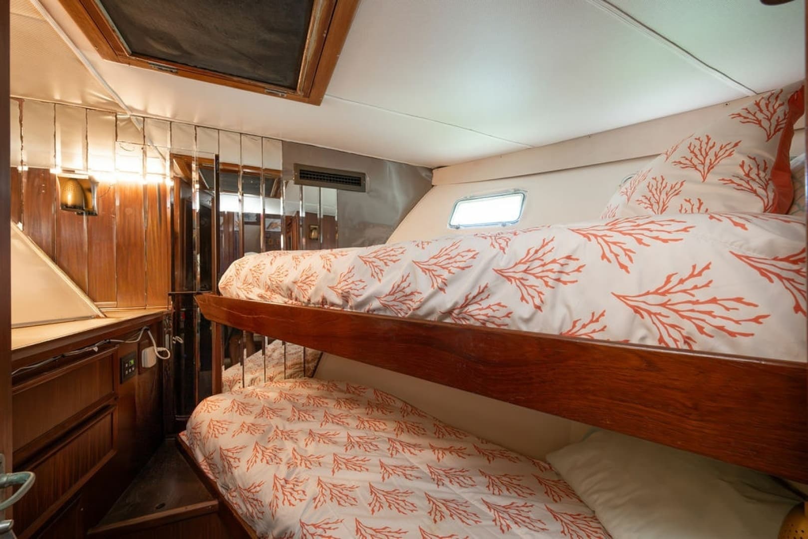 1979 Hatteras Yacht Fish - Image 34