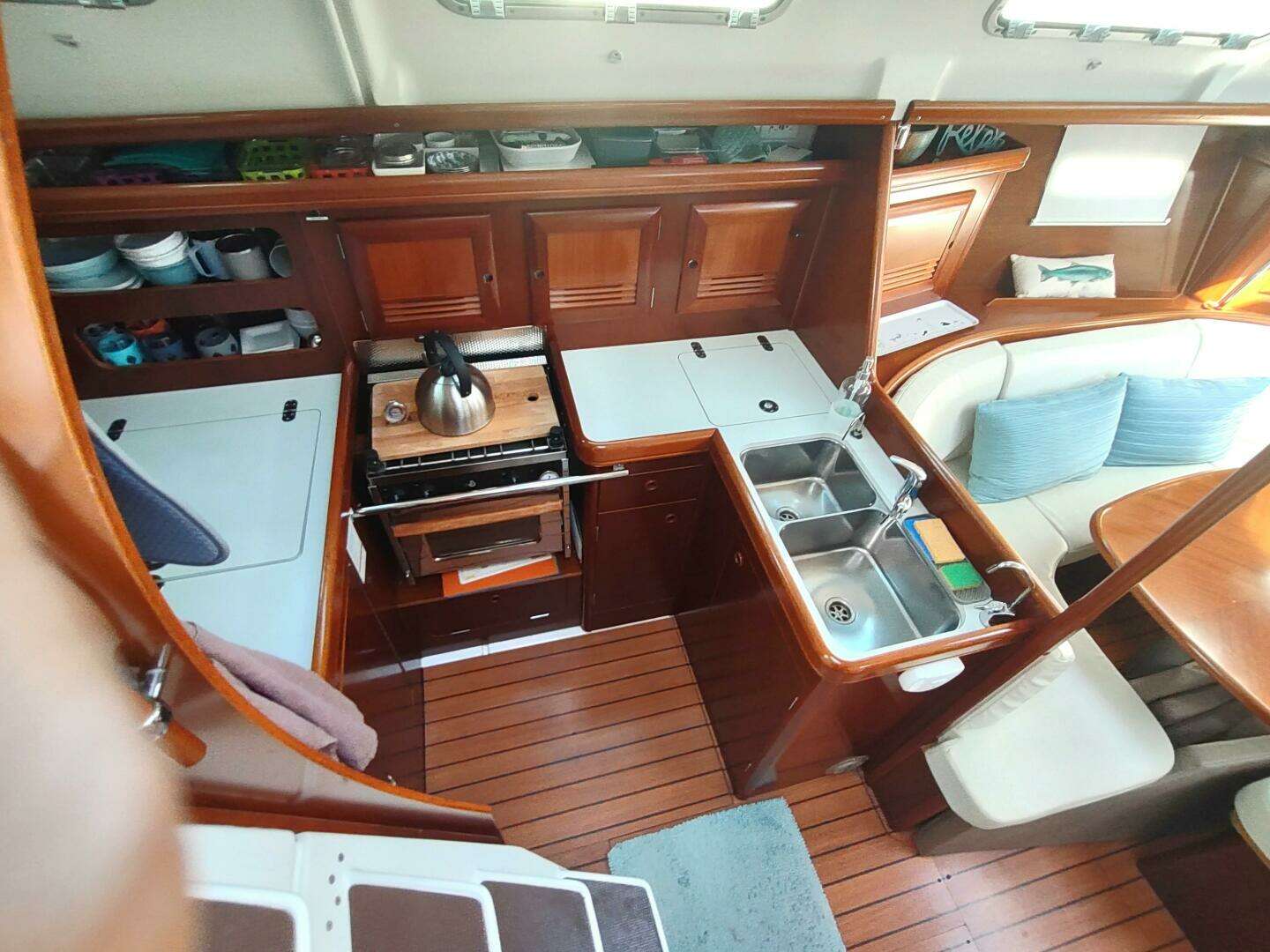 2004 Beneteau 393 - Image 17