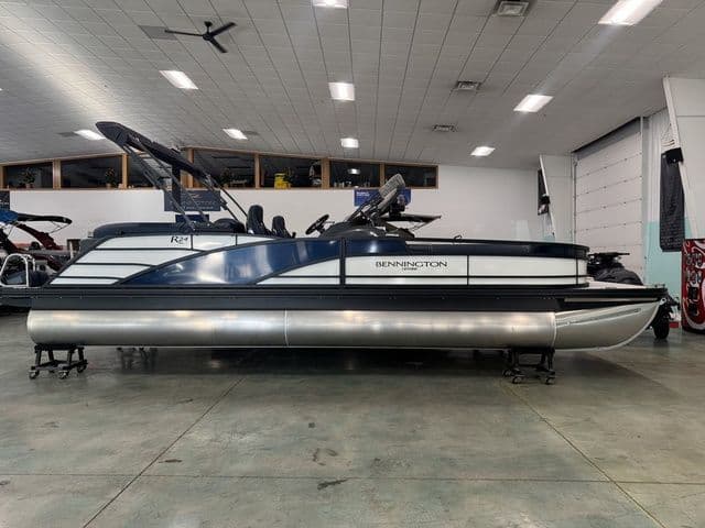 2026 Bennington R Bowrider Quad Bench 24 RTFB - 2