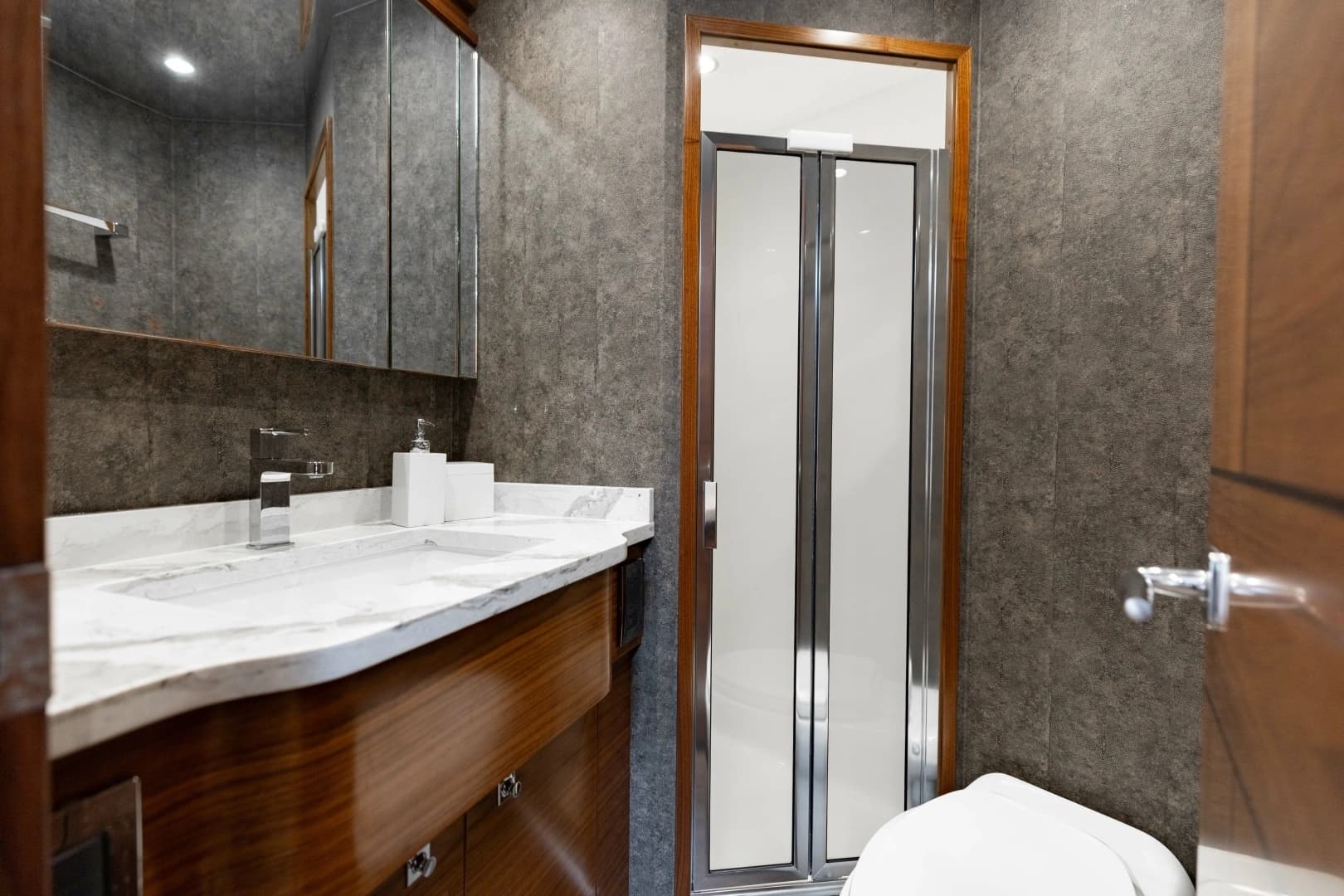 2023 Viking 72 Convertible - Image 49