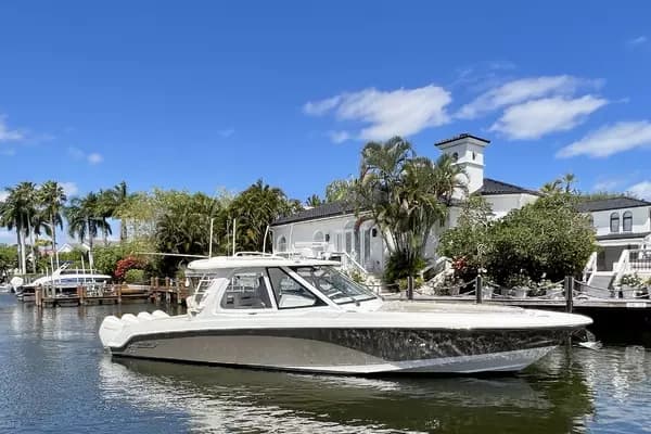 2020 Boston Whaler 380 Realm - Image 1
