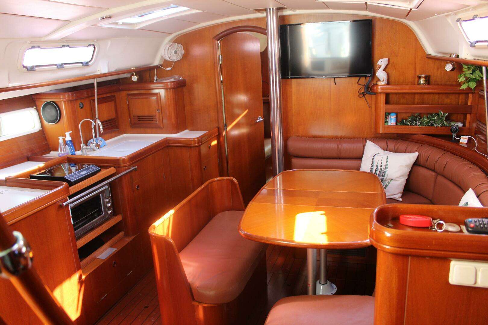 2001 Beneteau 411 - Image 19