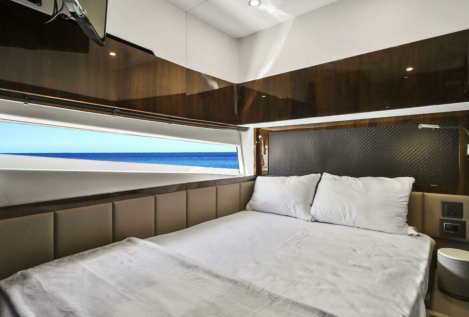 2021 Fairline Squadron 68 - Image 22