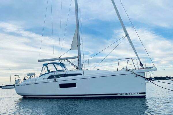 2021 Beneteau Oceanis 30.1 - Image 1