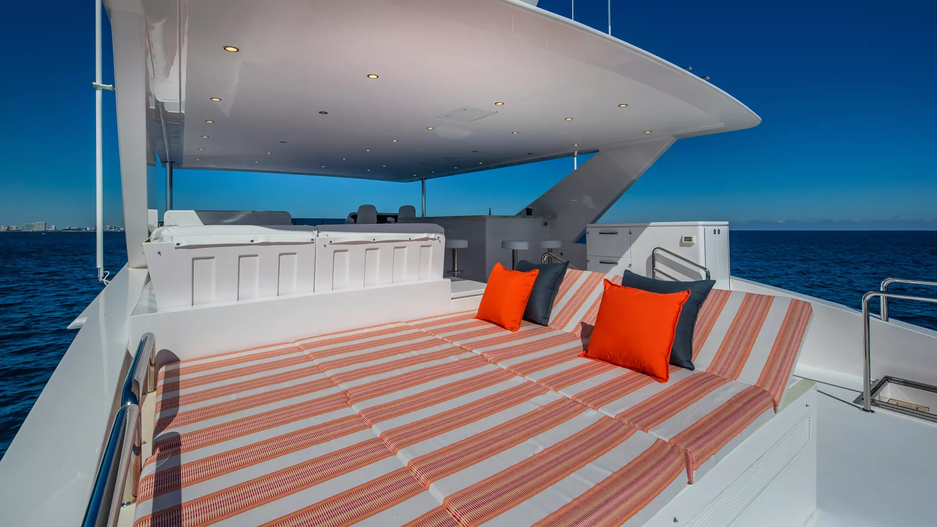 2026 Hargrave Raised Pilothouse - Image 20