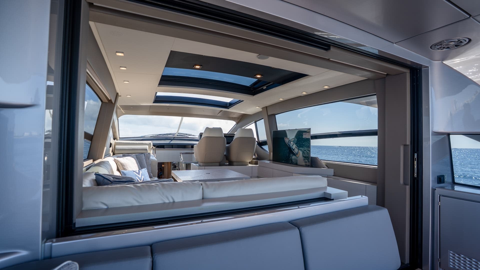 2024 Pershing 7X - Image 38