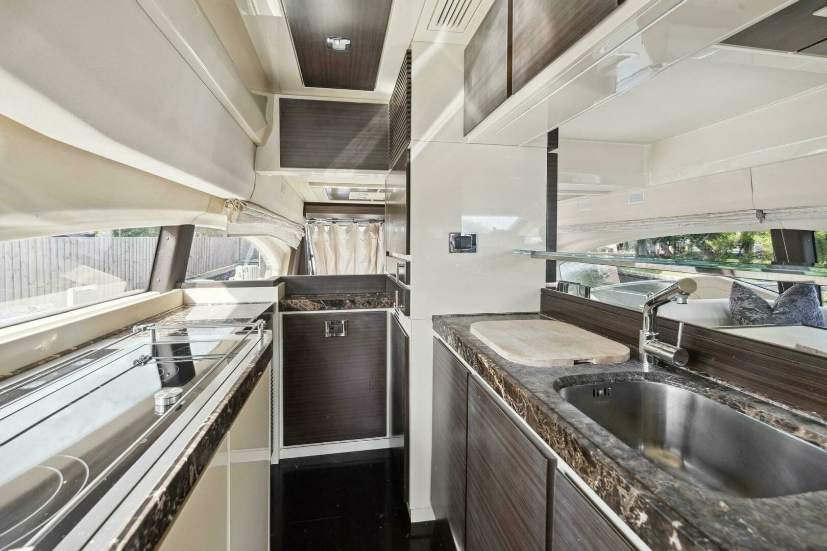 2013 Azimut 70 - Image 31