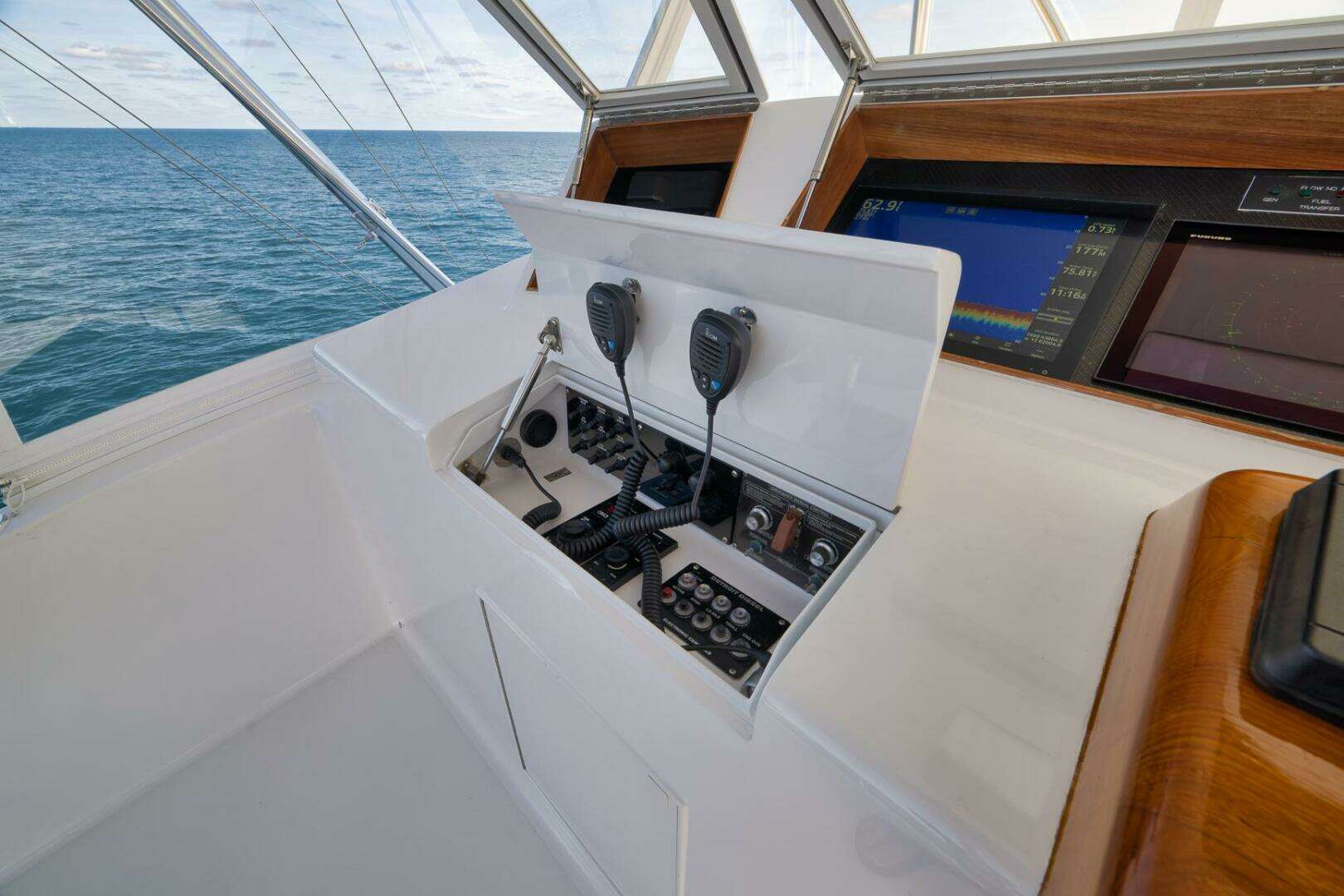 2002 Weaver 60 Convertible - Image 25