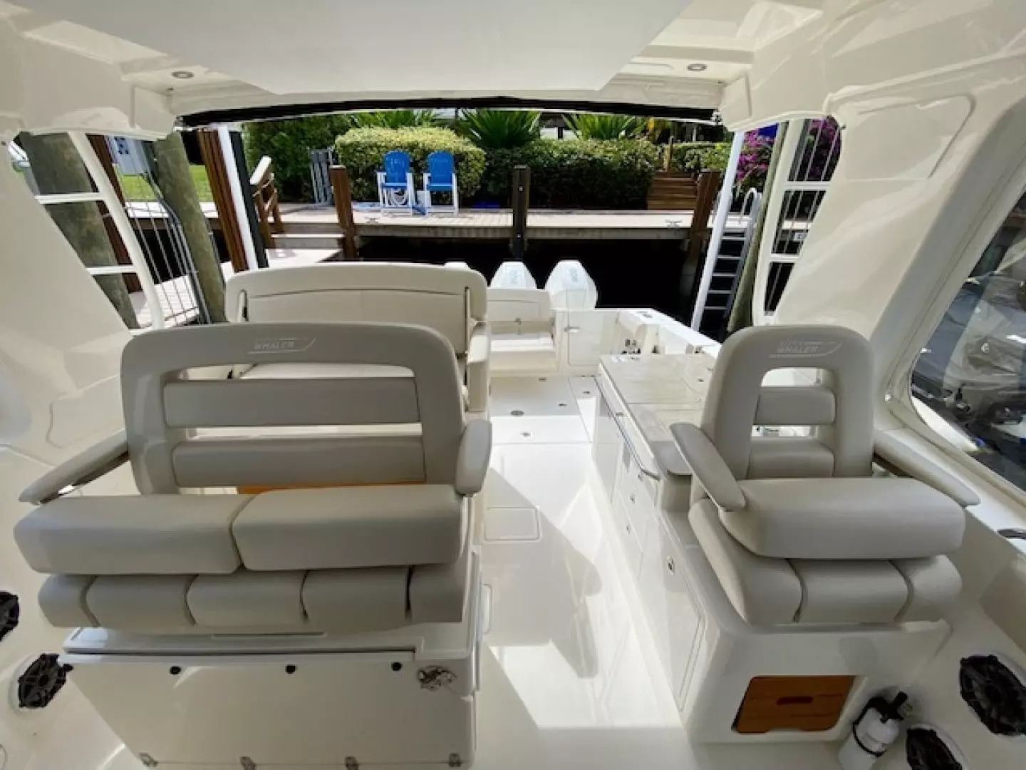 2020 Boston Whaler 380 Realm - Image 9