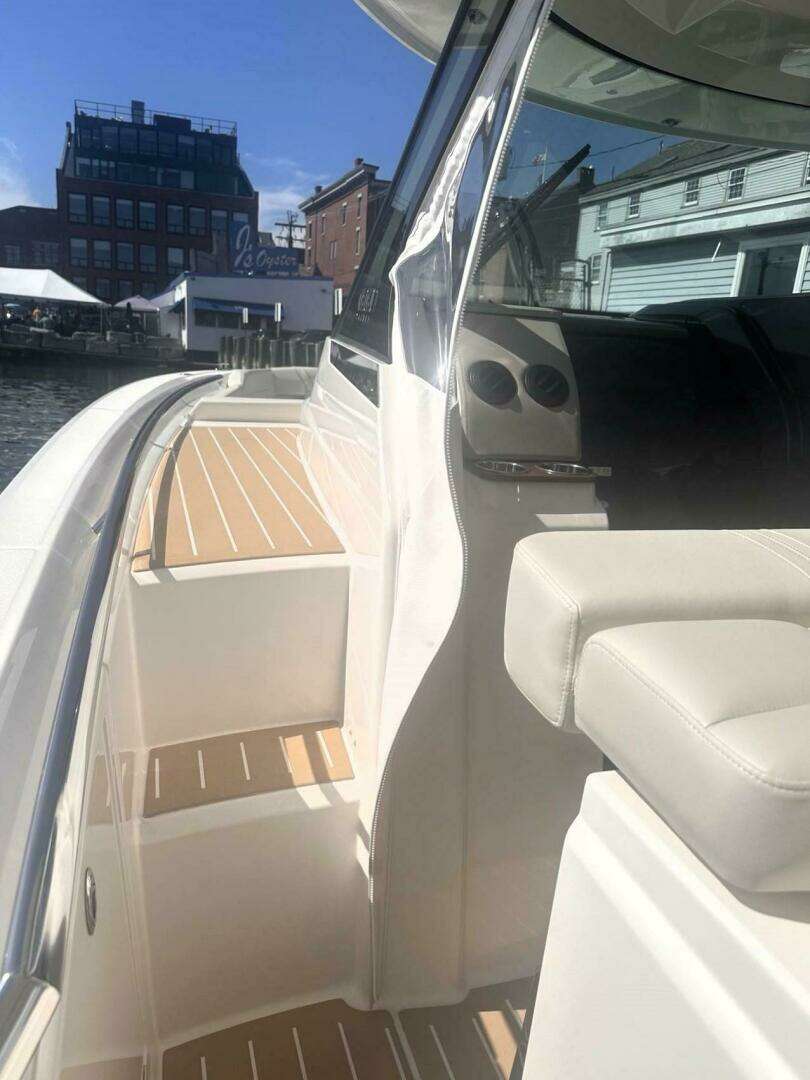 2024 Tiara Yachts 43 LS - Image 26