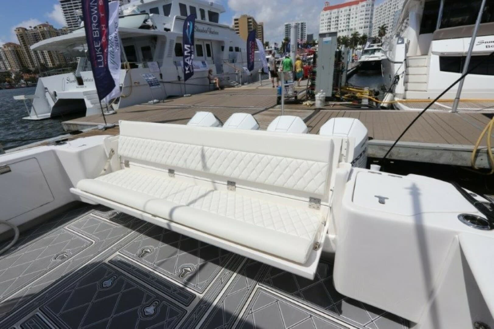 2019 Intrepid 475 Sport Yacht - Image 14