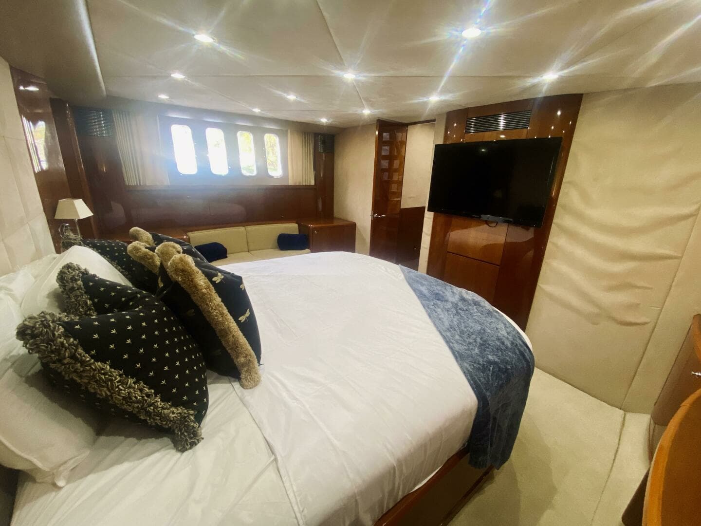 2006 Viking Princess Sport Cruiser - Image 30