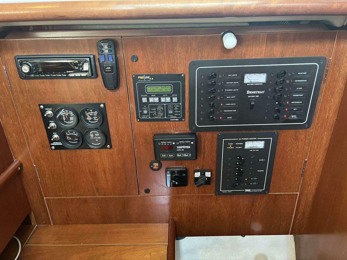 2001 Beneteau Oceanis 381 - Image 24