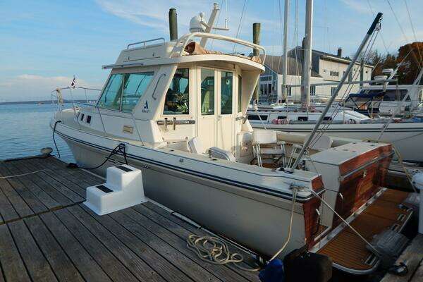 1999 Albin 31 Tournament Express - Image 1