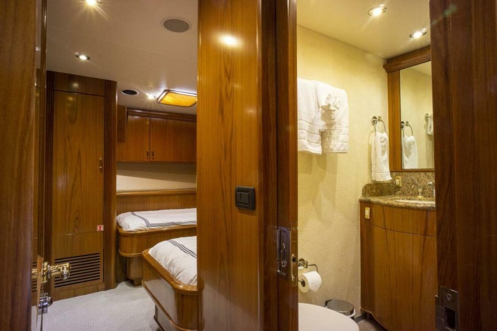 2005 Sea Force IX Enclosed Flybridge - Image 35