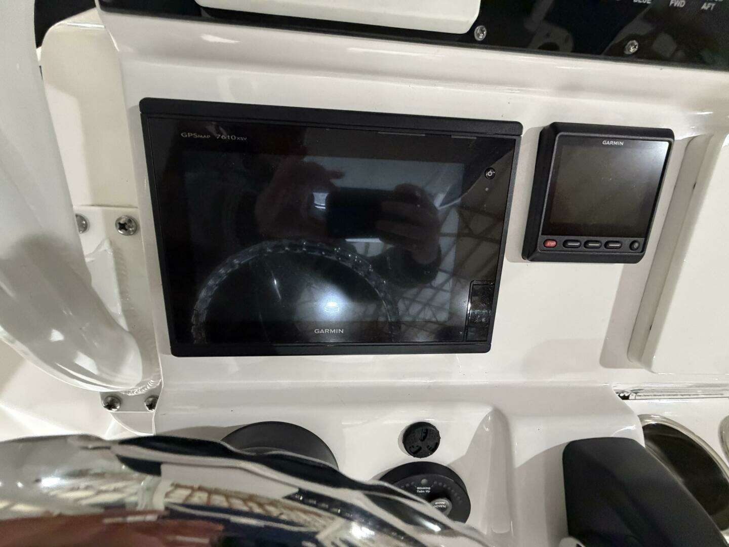 2016 Everglades 230 Center Console - Image 38