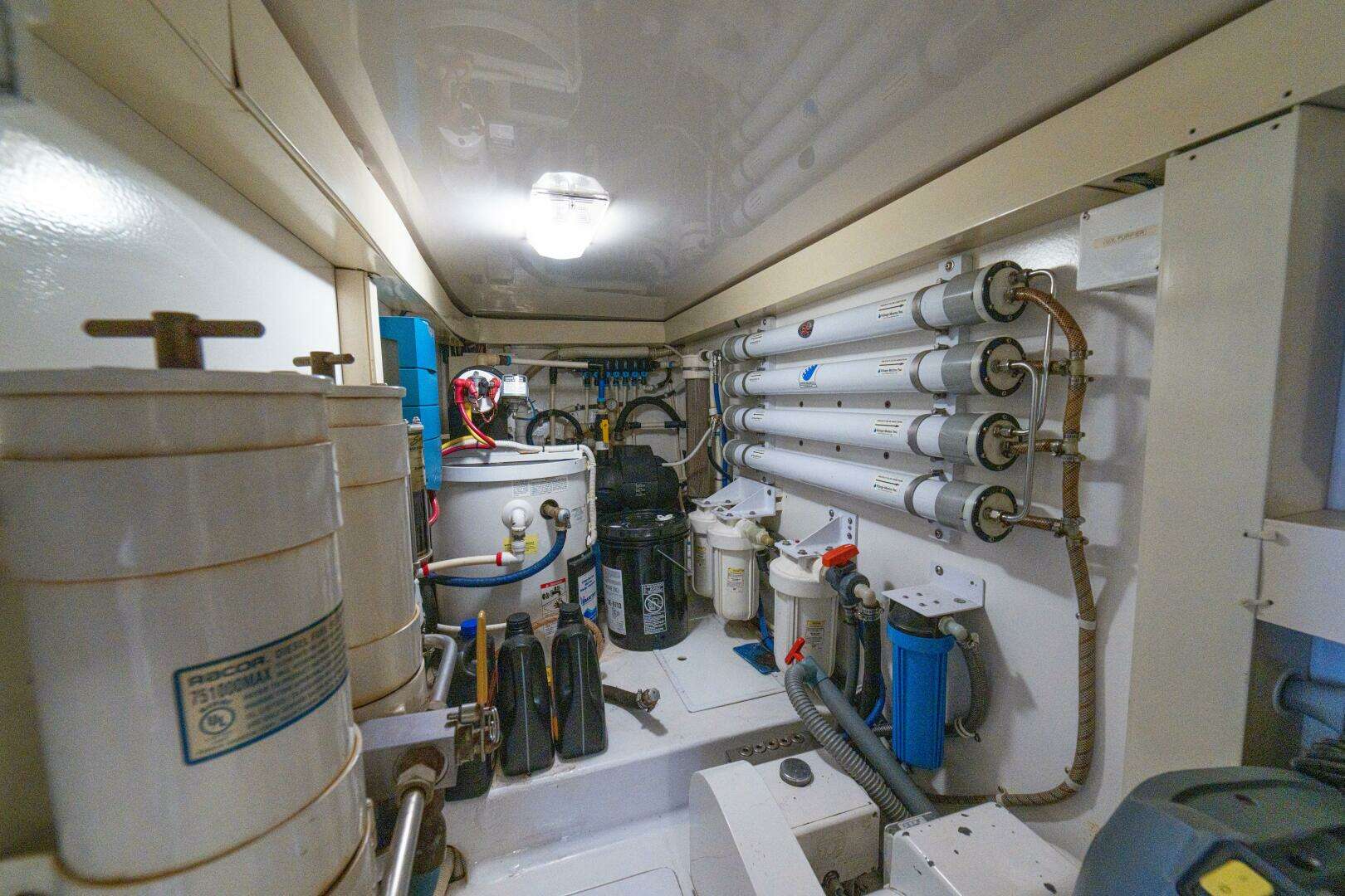 2004 Viking 61 Convertible - Image 70