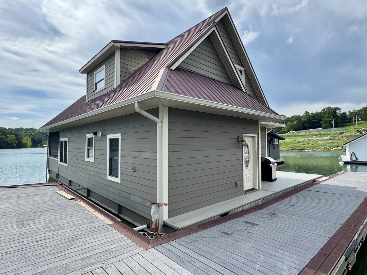 2010 Custom Floating Cabin - Approx 1340sqft - Image 100