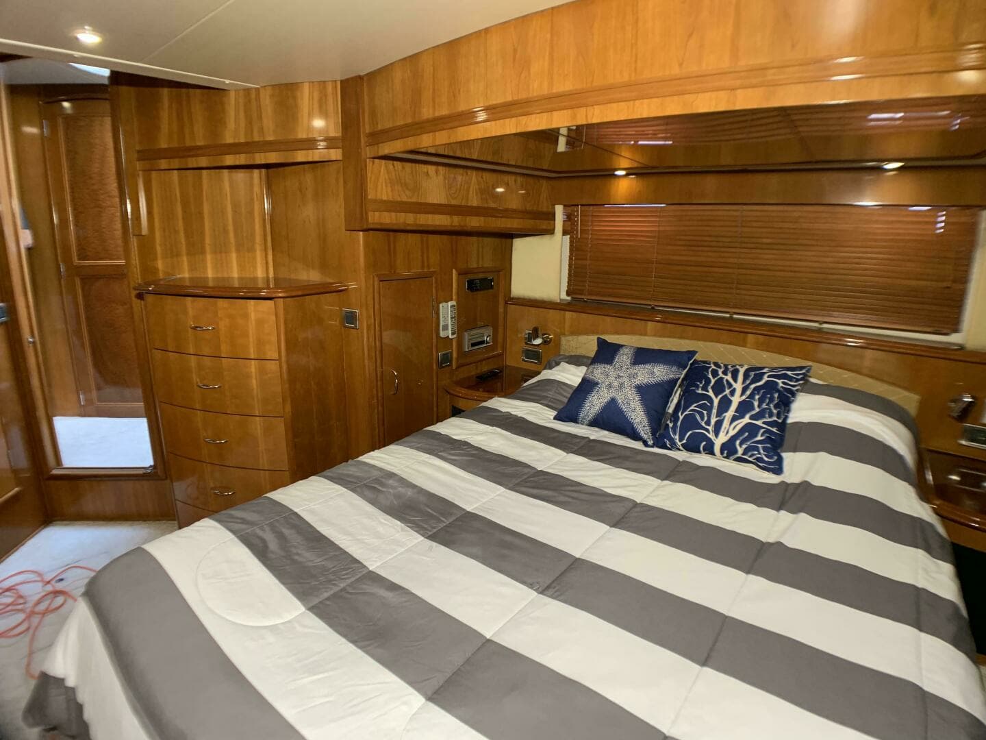 2006 Carver 56 Voyager - Image 73