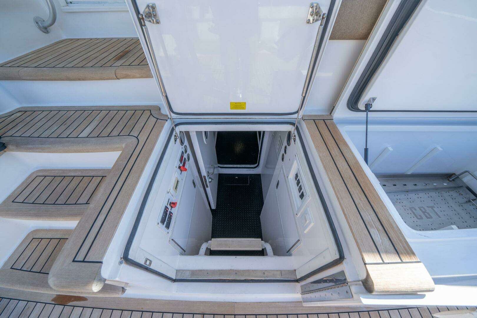 2006 Viking 68 Convertible - Image 68