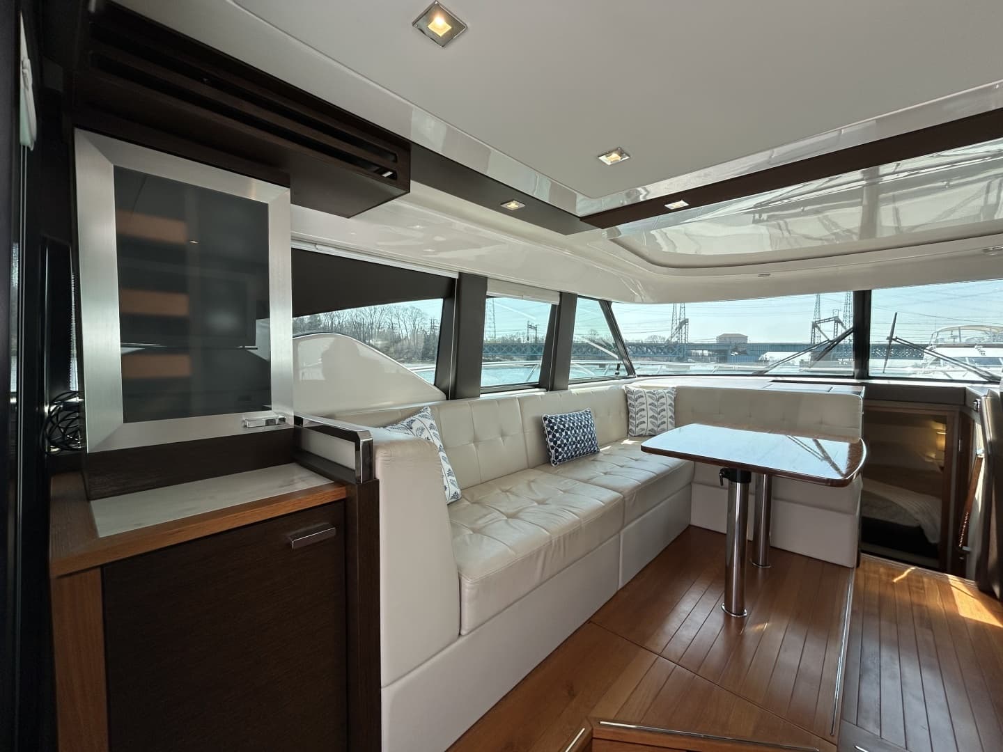 2016 Tiara Yachts C44 Coupe - Image 15