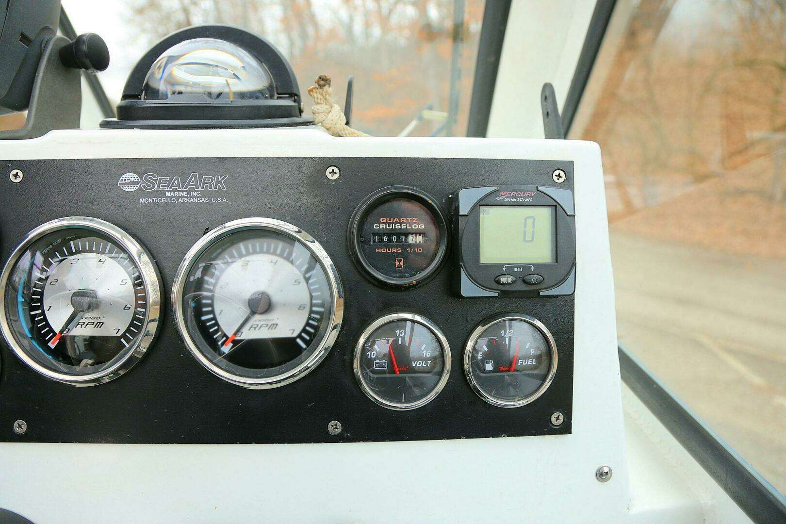2002 SeaArk 25 V Commander SAMA 365 - Image 12