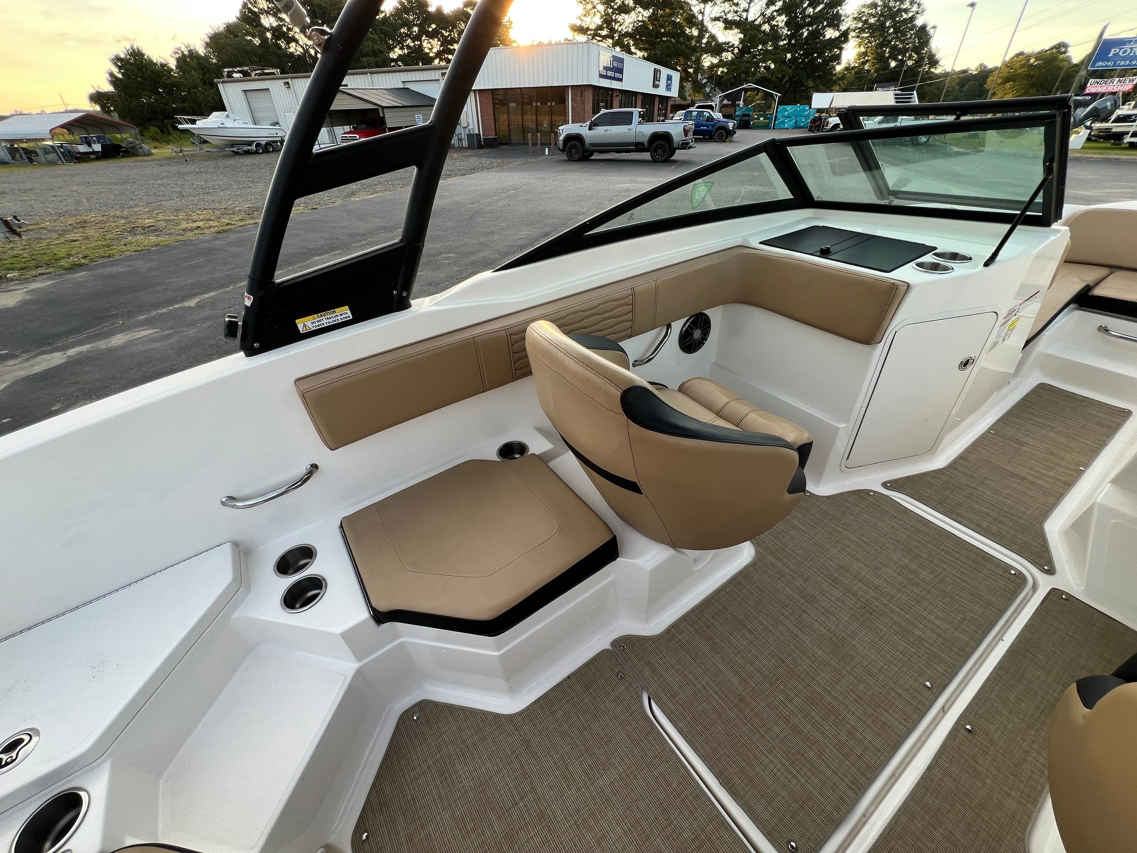 2022 Sea Ray SPX 210 Outboard - 16