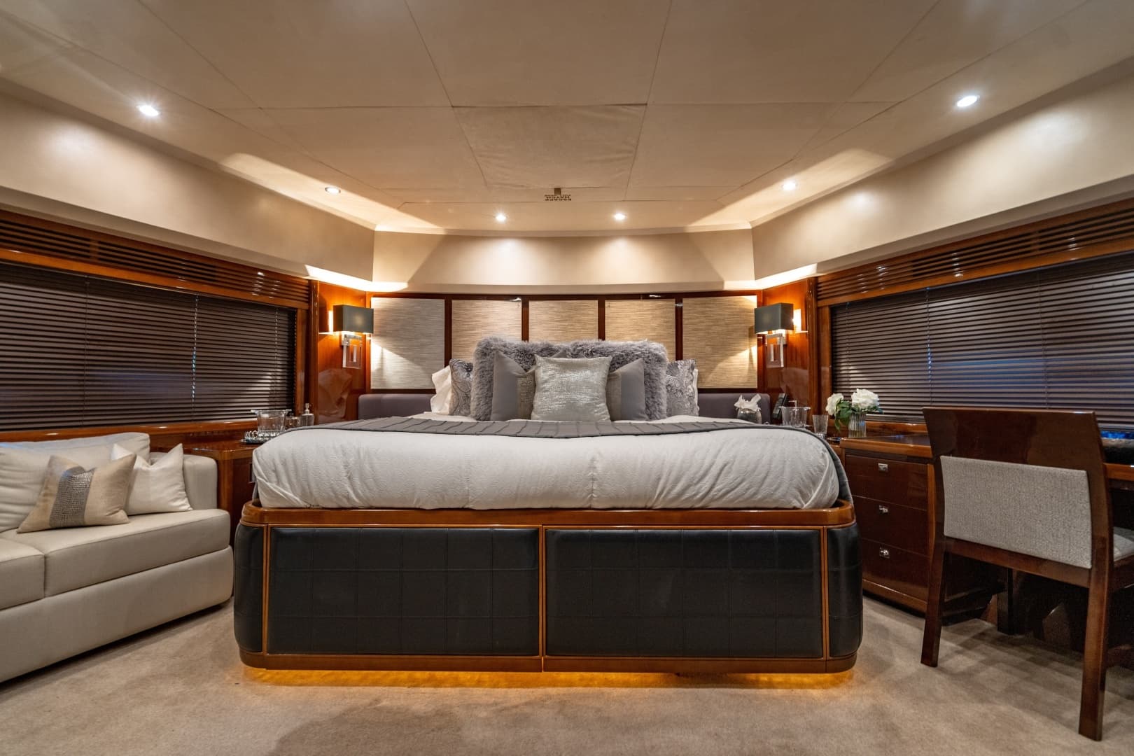 2010 Princess 95 M/Y - Image 10