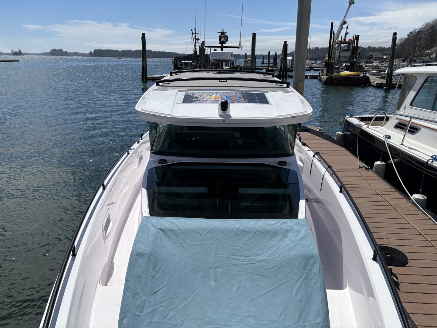 2023 Axopar 37XC Cross Cabin - Image 8
