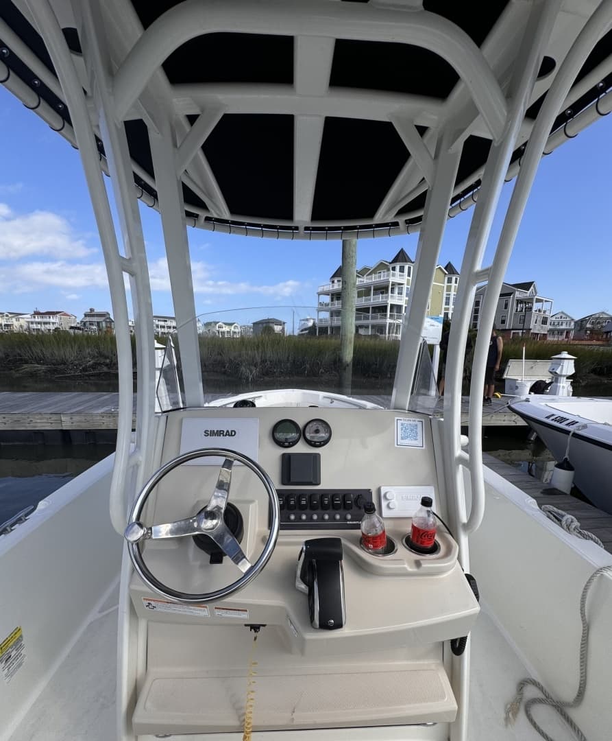 2023 Boston Whaler 220 Dauntless - Image 8