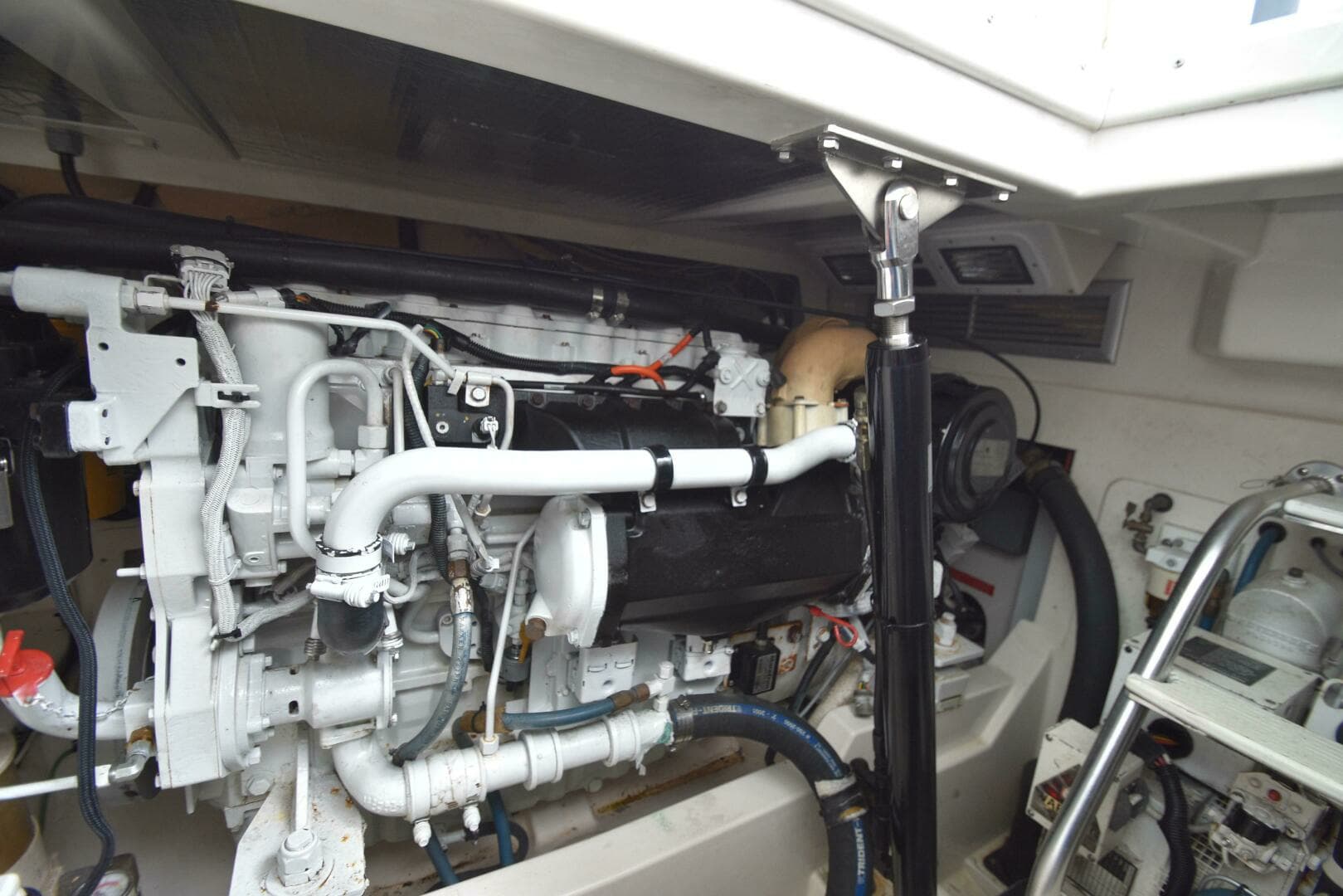 2001 Cabo 35 Express - Image 30