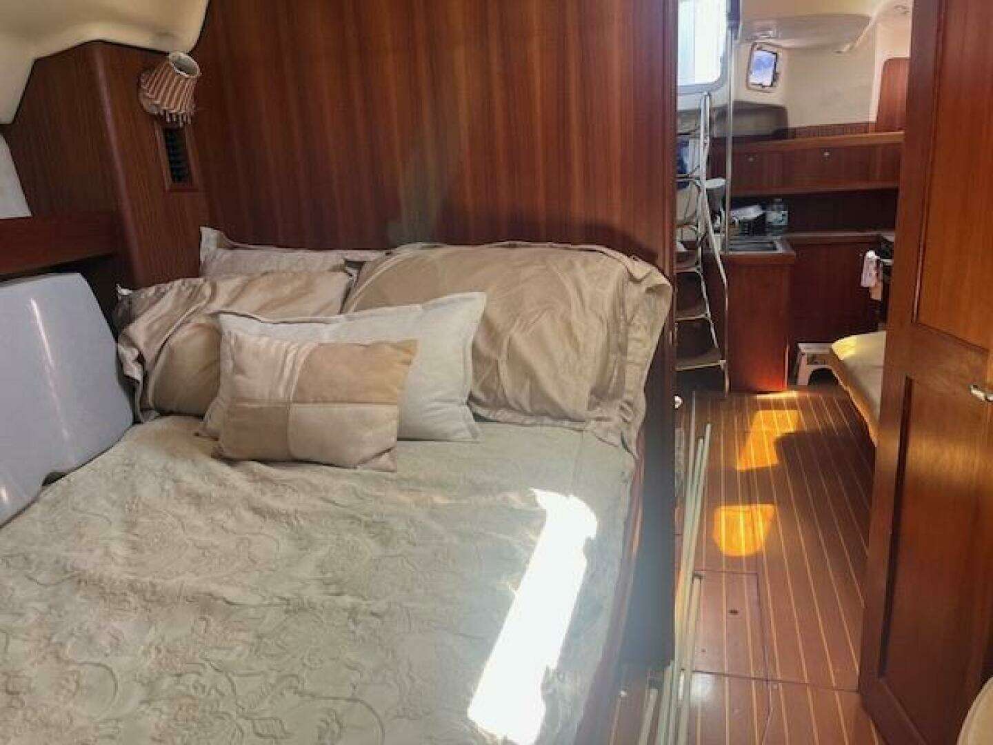 1999 Hunter Passage 450 - Image 7