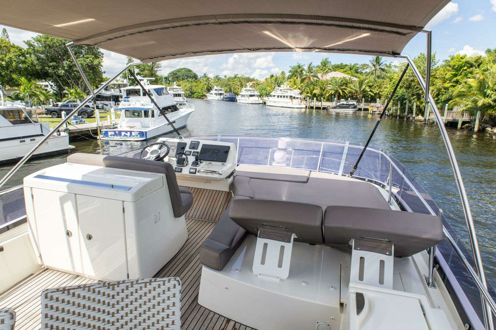 2018 Prestige 500 Flybridge - Image 29