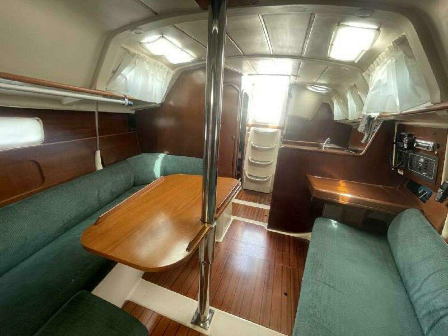 1999 Beneteau Oceanis 321 - Image 12