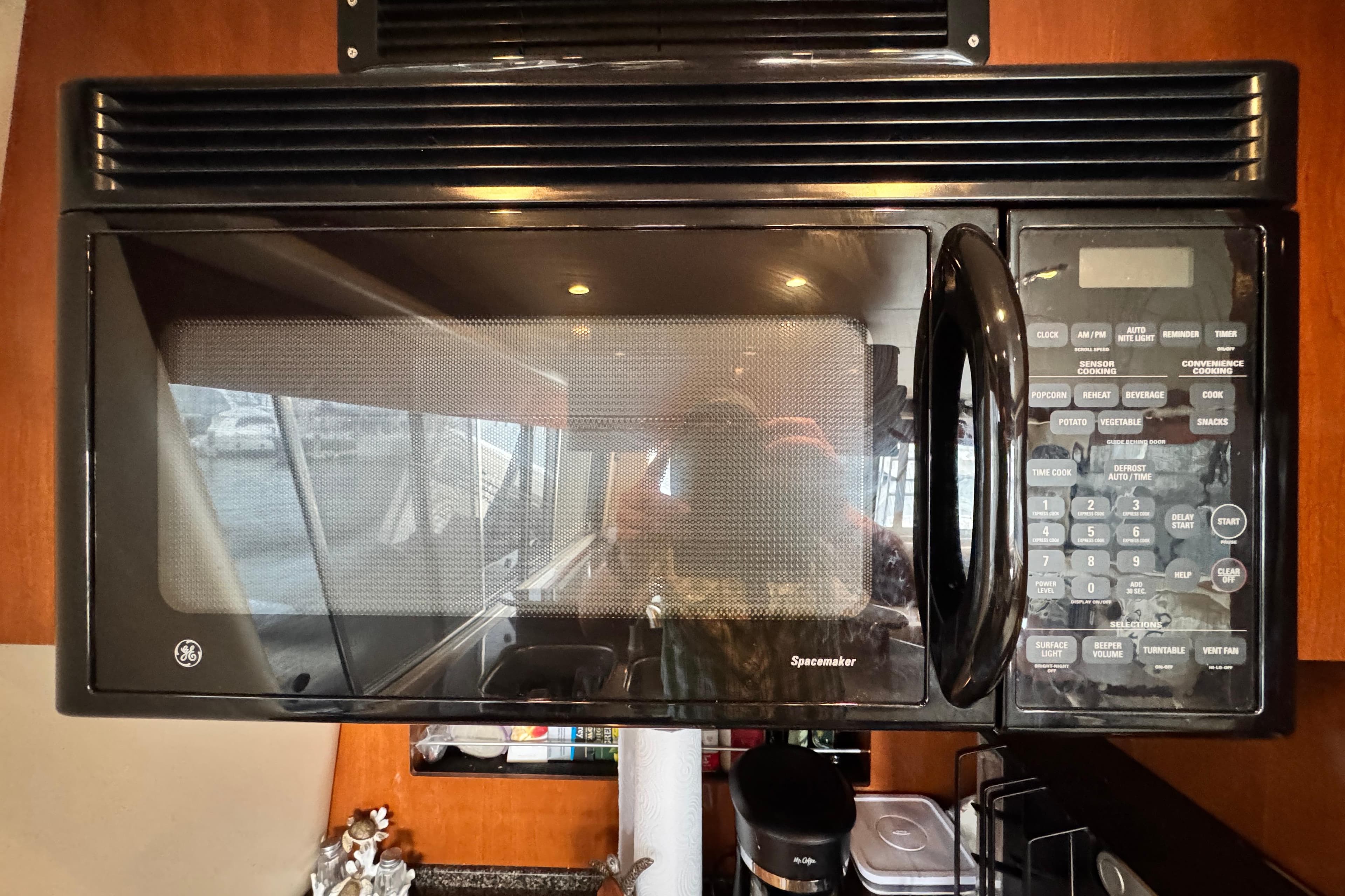 GE Spacemaker microwave in 2006 Meridian 490 Pilothouse kitchen.