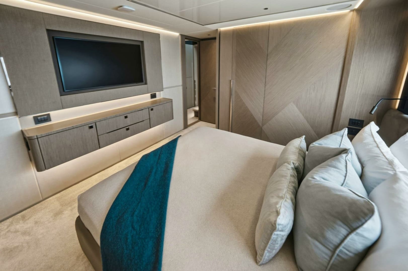 2024 Sunseeker Sunseeker 100 Yacht - Image 25