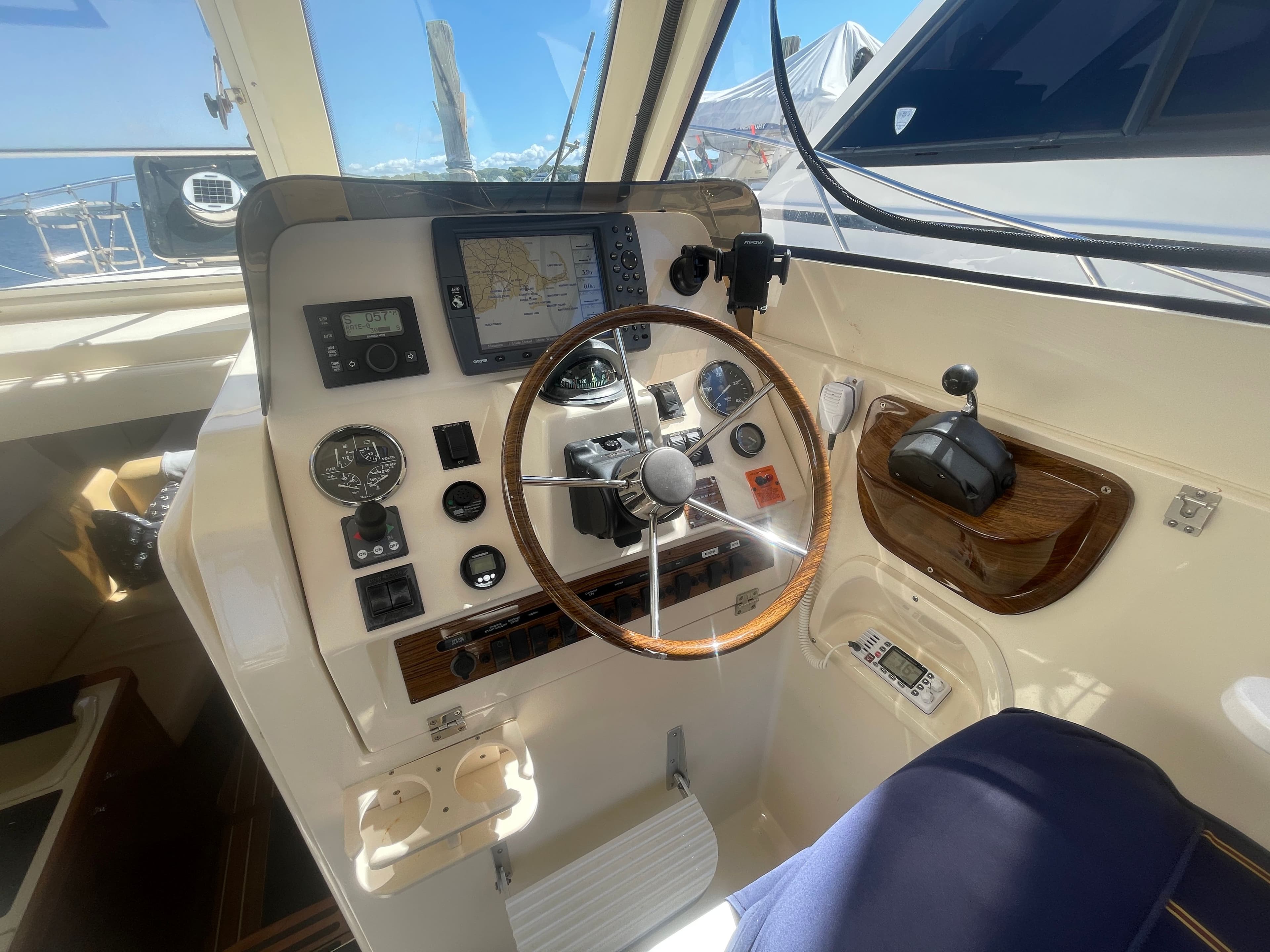 2005 Mainship Pilot 30-II - 11