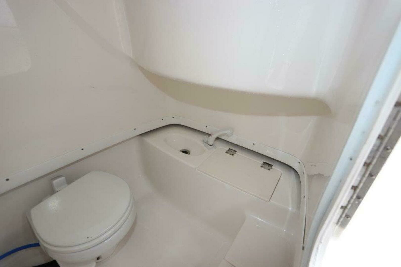 2017 Robalo R260 Center Console - Image 22