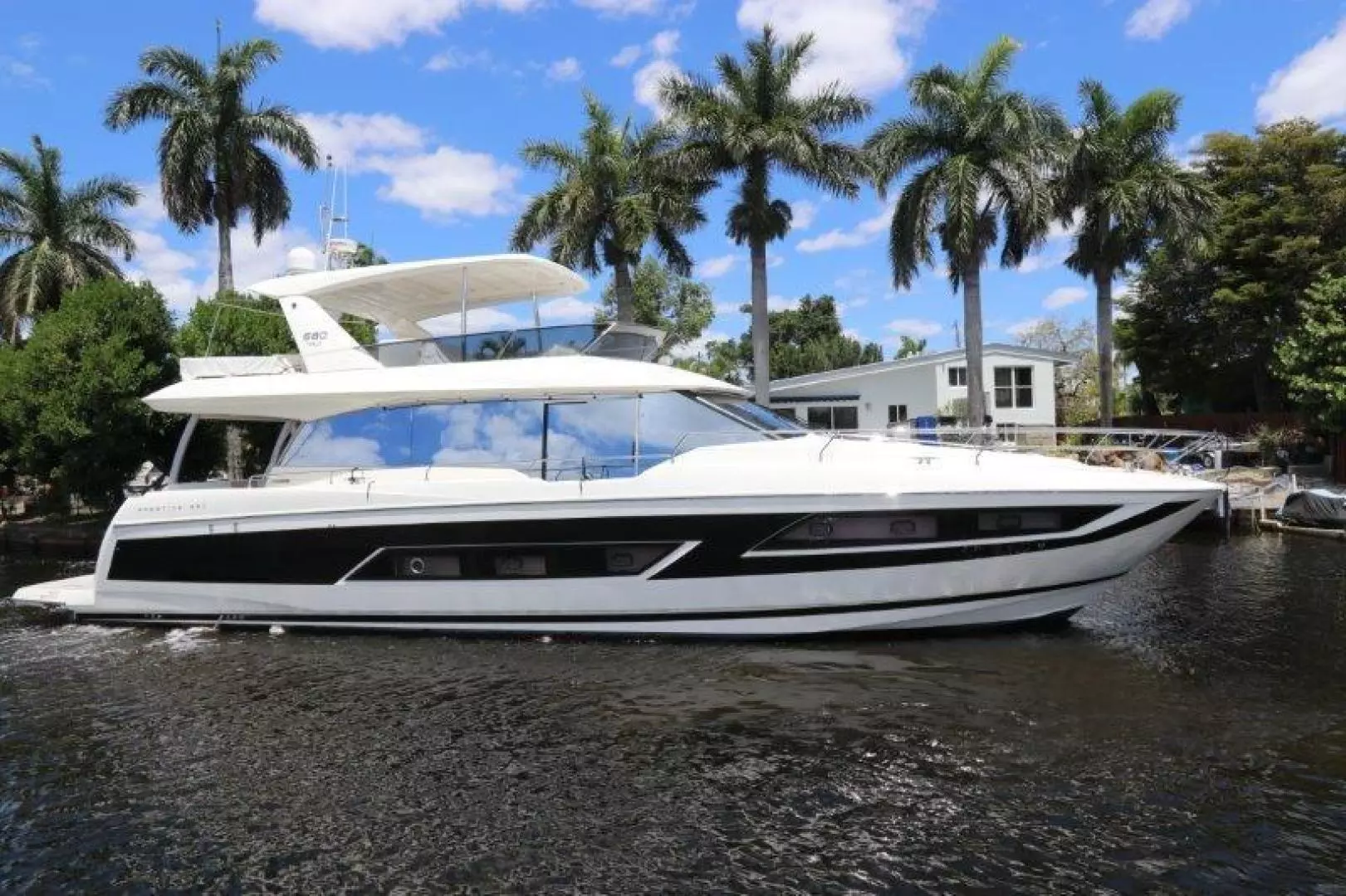 2017 Prestige Motoryacht - Image 2