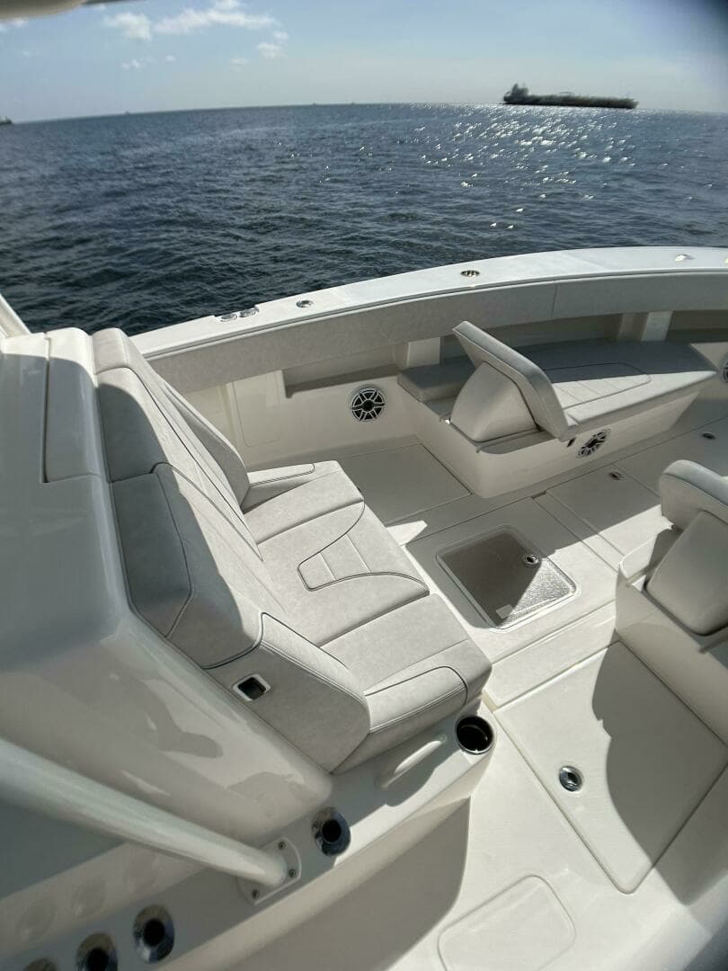 2022 SeaVee 390z Center Console - Image 17