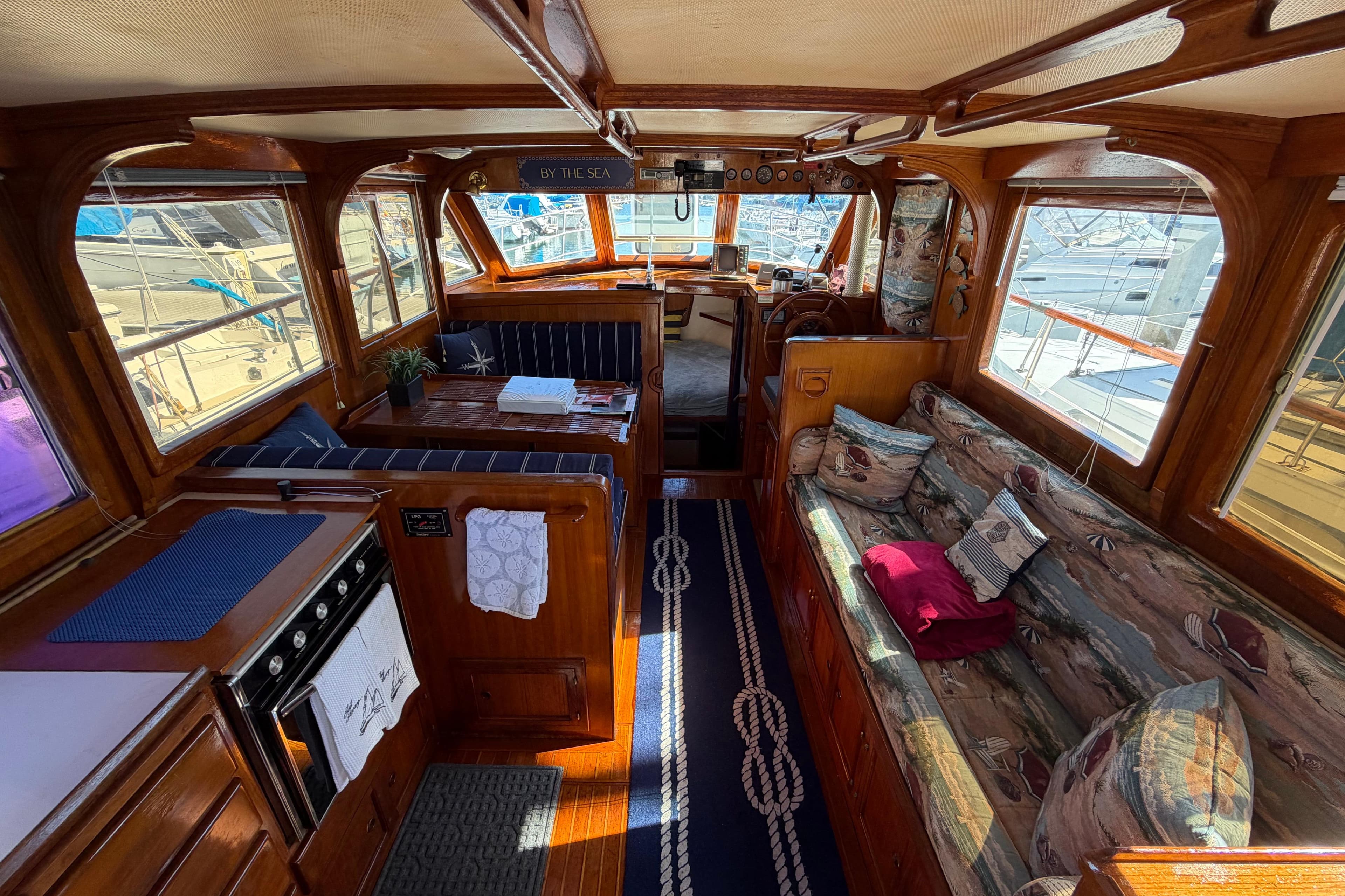 Interior of a 1982 Lien Hwa 31 yacht with cozy seating and nautical decor.