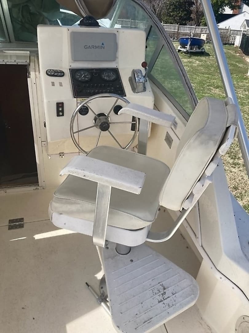 2004 Albemarle 268 Express Fisherman - Image 3