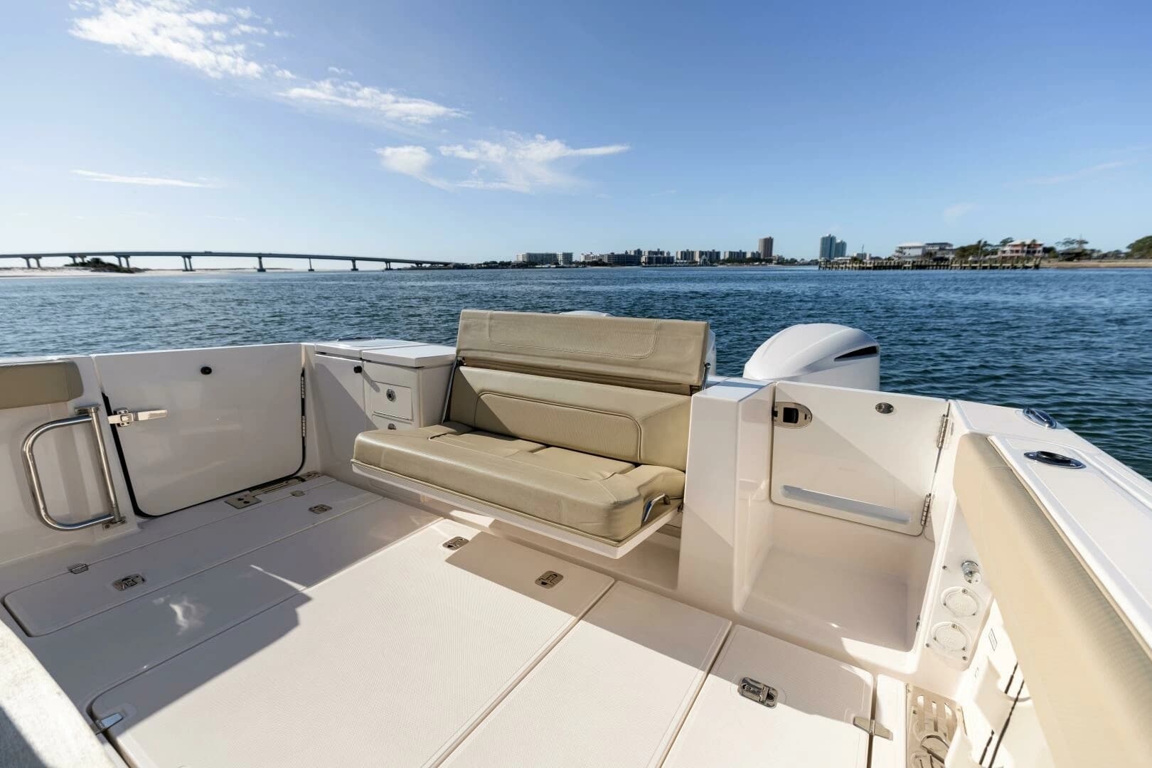 2019 Pursuit S 368 - Image 20